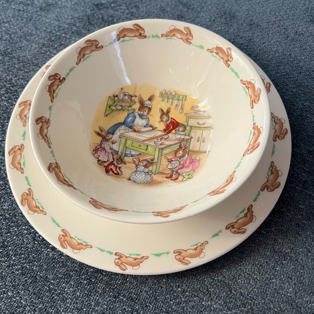 Vintage Royal Doulton Bunnykins Two Piece Child's Rim Bowl and plate - Picture 7 of 7